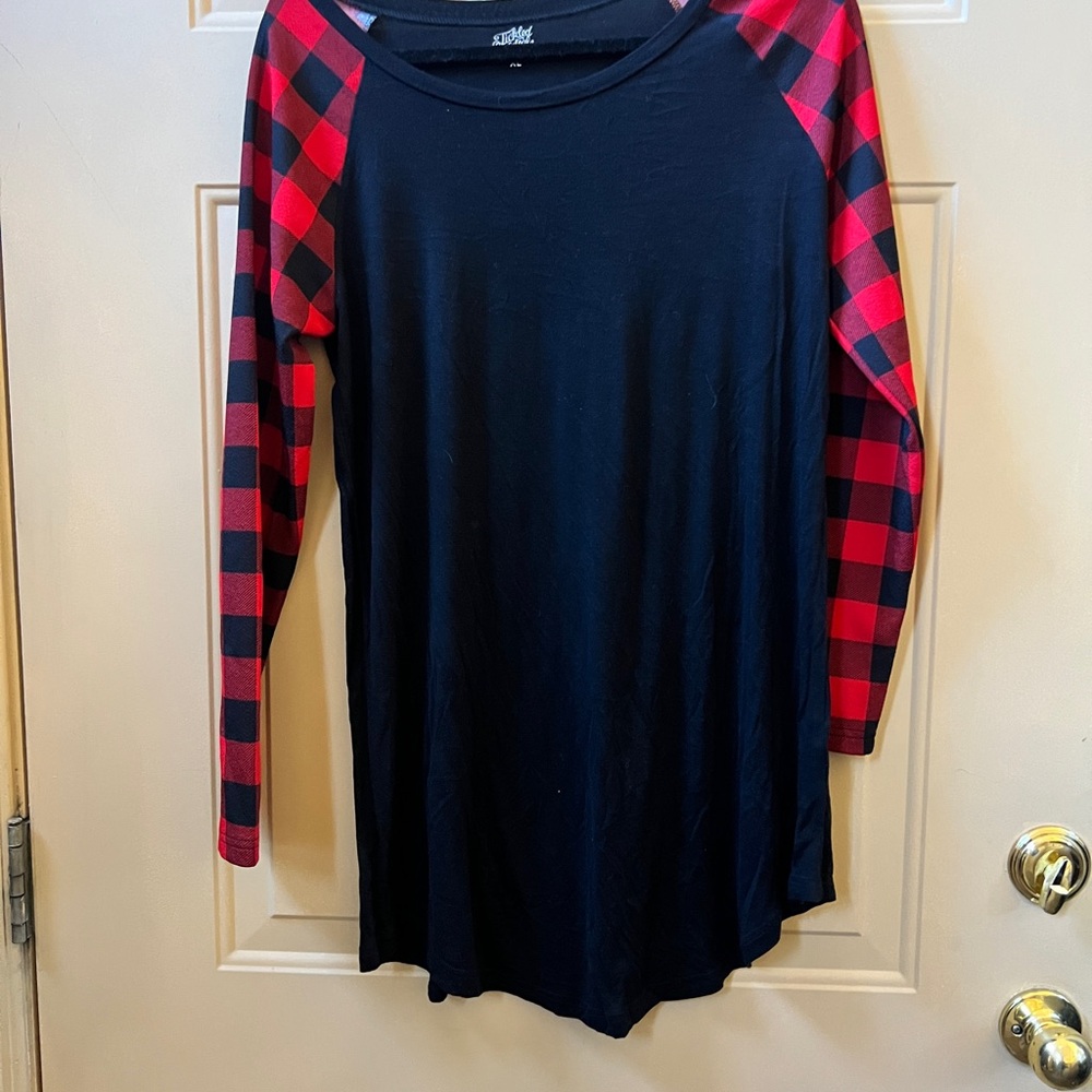 Tickled Teal Black Top